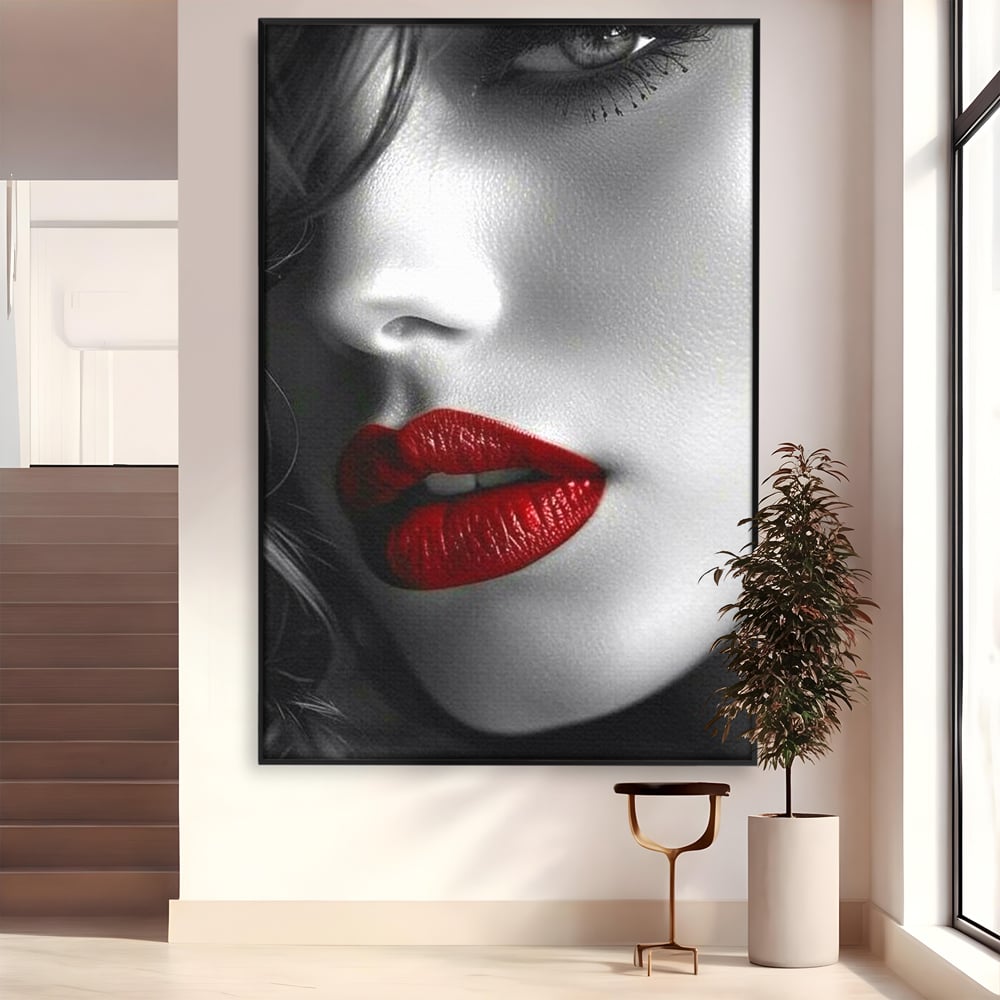 Tablou canvas cu portret feminin alb-negru cu buze rosii, in rama de aluminiu negru